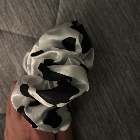 Urban Outfitters Cow Print Scrunchie - Picture 3 of 3